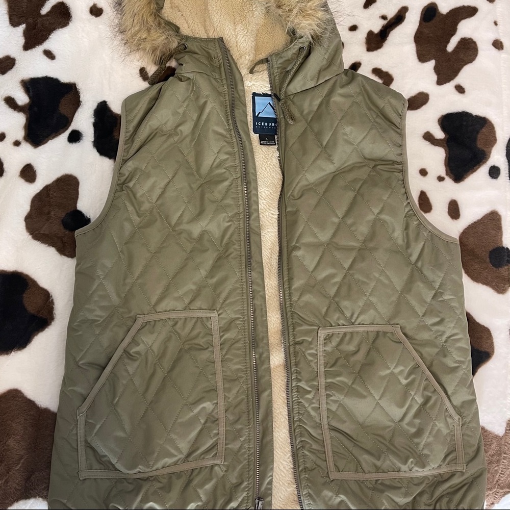 Women’s Vest, Size Large